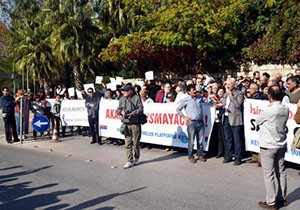 İhraç edilen 9 akademisyen için eylem